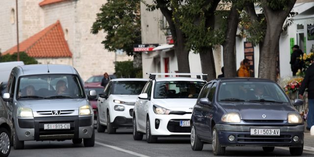 Od 01. studenoga obavezno je imati upaljena svijetla za vrijeme dnevne vožnje