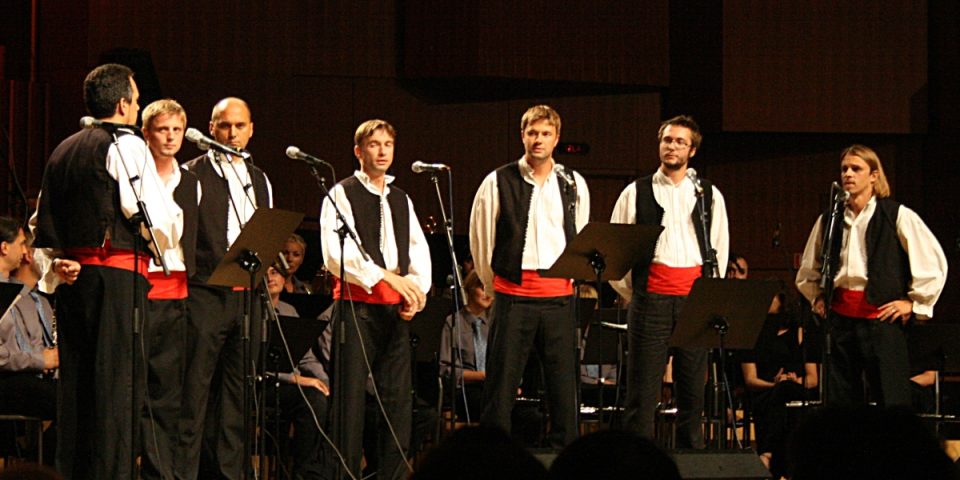 Klapa_Sagena_koncert_Križ_nek_ti_sačuva_ime_Vatroslav_Lisinski_7_rujna_2008
