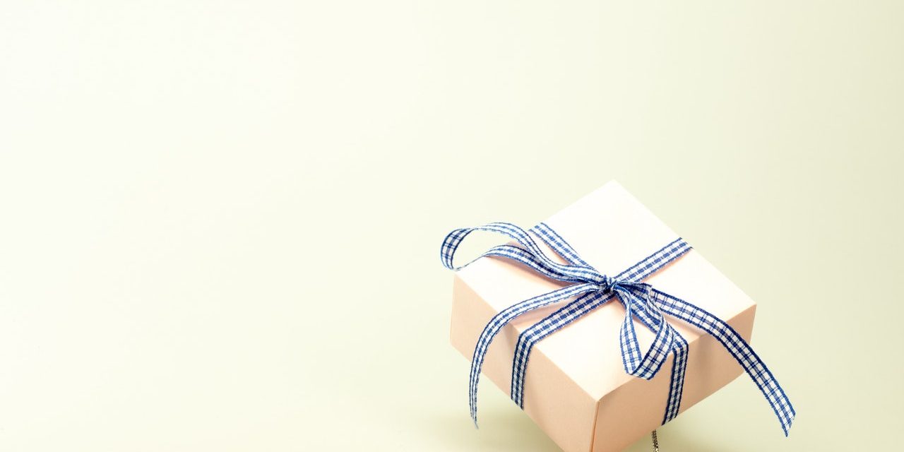 blue-white-ribbon-on-pink-box-45238