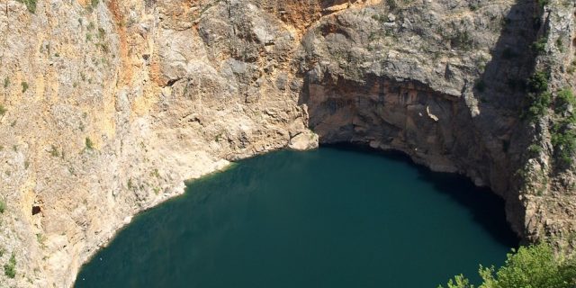 red-lake-2760097_1280