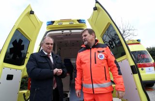 Split: Župan Blaženko Boban uručio ključeve devet novih vozila hitne pomoći