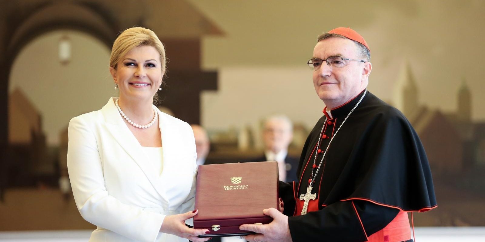 Zagreb: Predsjednica posmrtno odlikovala nadbiskupa zagrebačkog, kardinala Franju Kuharića
