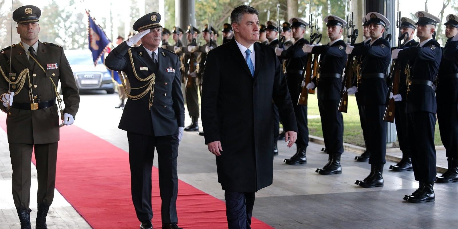 Predsjednik Milanović stigao na Pantovčak,pozdravila ga je Počasno-zaštitna bojna