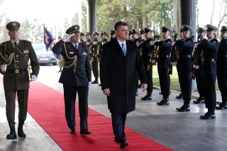 Predsjednik Milanović stigao na Pantovčak,pozdravila ga je Počasno-zaštitna bojna