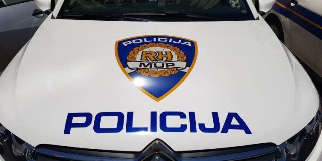 policijskiauto02