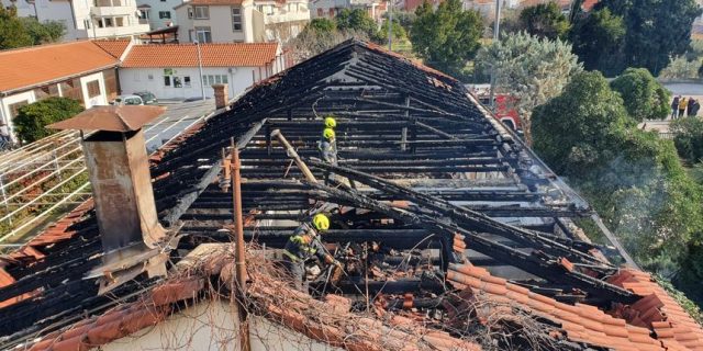 pozar-u-srednjoj-skoli-kastel-stafilicu-f650bde3579b73fb74b833143d38fd10_view_article_new