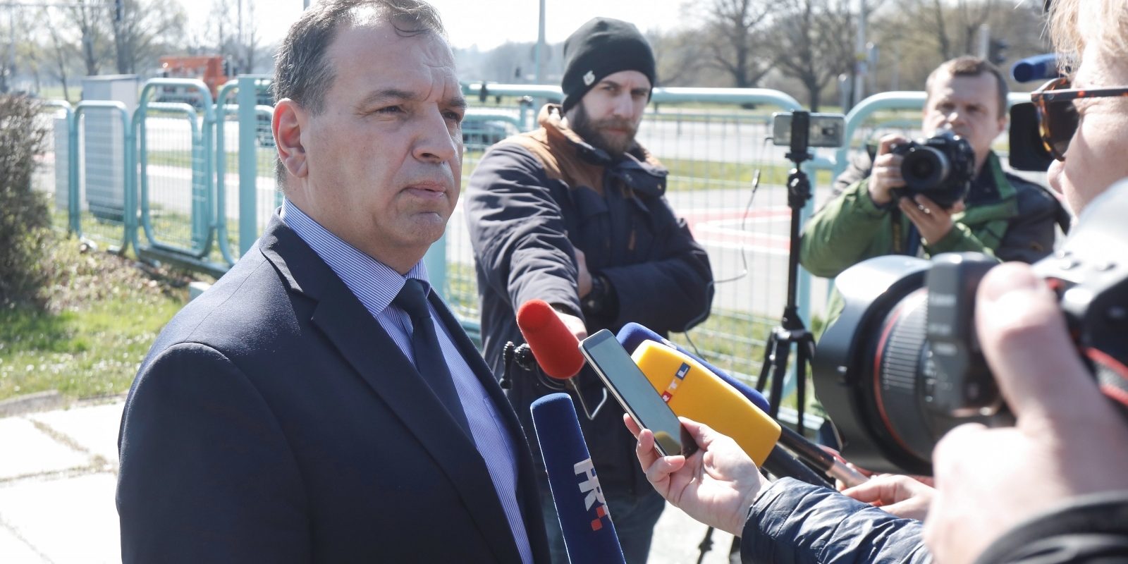 Zagreb: Ministar Beroš obratio se medijima ispred KB Dubrava