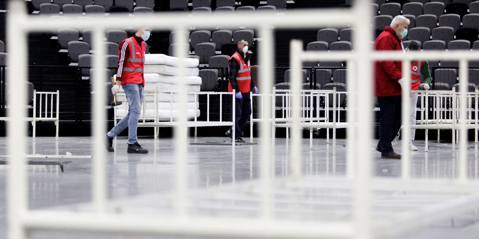 Split: Volonteri Crvenog križa započeli s postavljanjem kreveta u Spaladium Areni