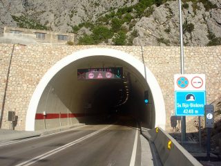 800px-Sveti_Ilija_Tunnel_-_Southern_Portal_002