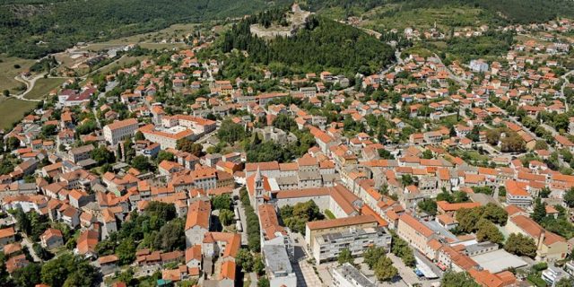 sinj