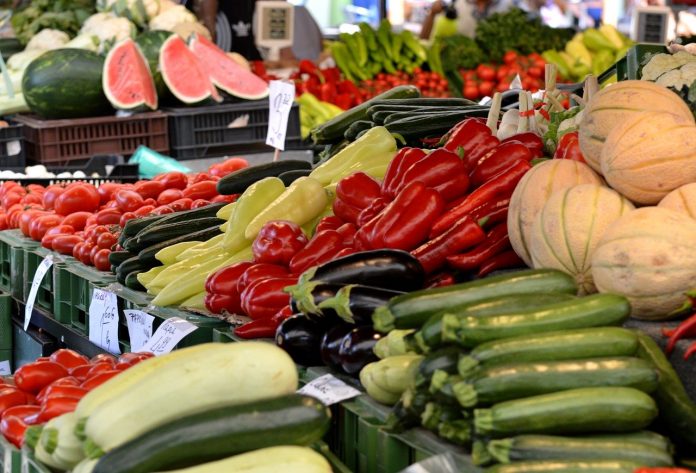 the-market-place-821843_1280-696×473