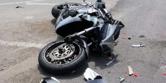 7-Common-Motorcycle-Crashes-and-How-to-Avoid-Them-e1515682663599-696×396