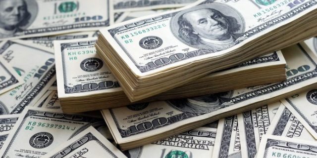 MW-EY056_dollar_ZG_20161017211422-696×391