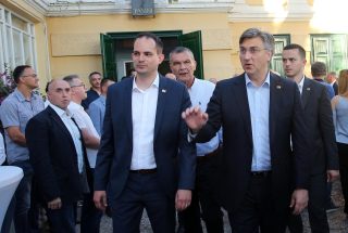 Andrej Plenković posjetio Šibenik i družio se sa gradonačelnikom i županom