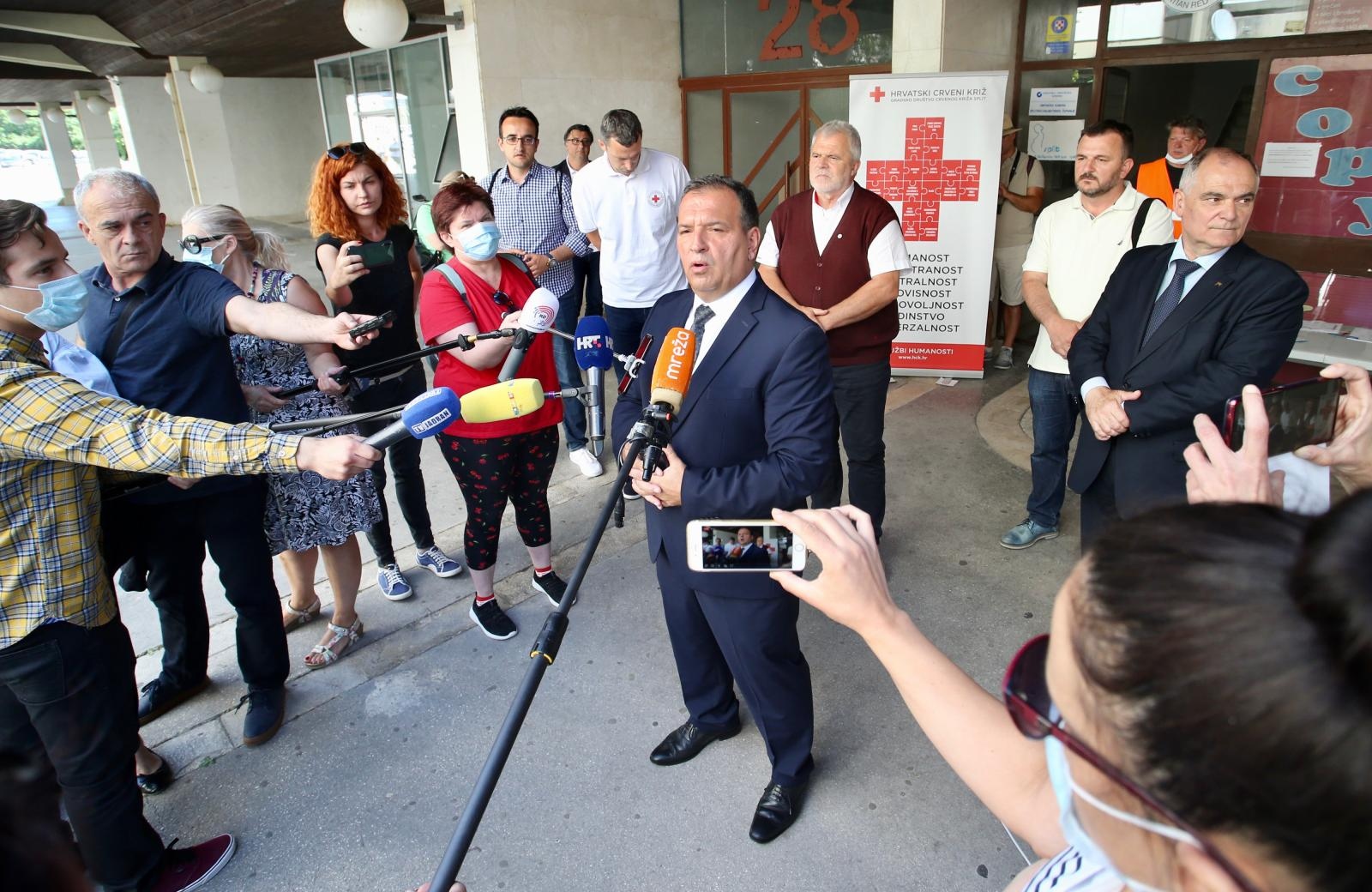 Split: Ministar zdravstva Vili Beroš posjetio Crveni križ