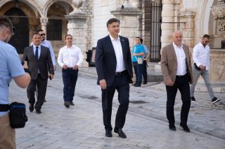 Dubrovnik: Nakon šetnje gradom Andrej Plenković i kolege popili kavu na Stradunu
