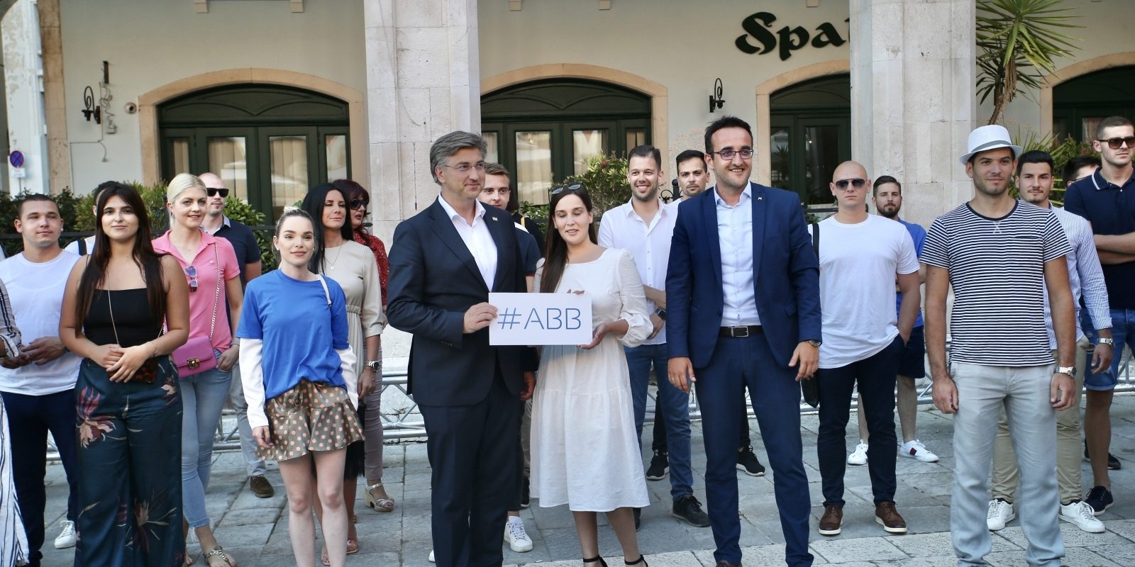Split: Andrej Plenković družio se s građanima i sportašima na Prokurativama