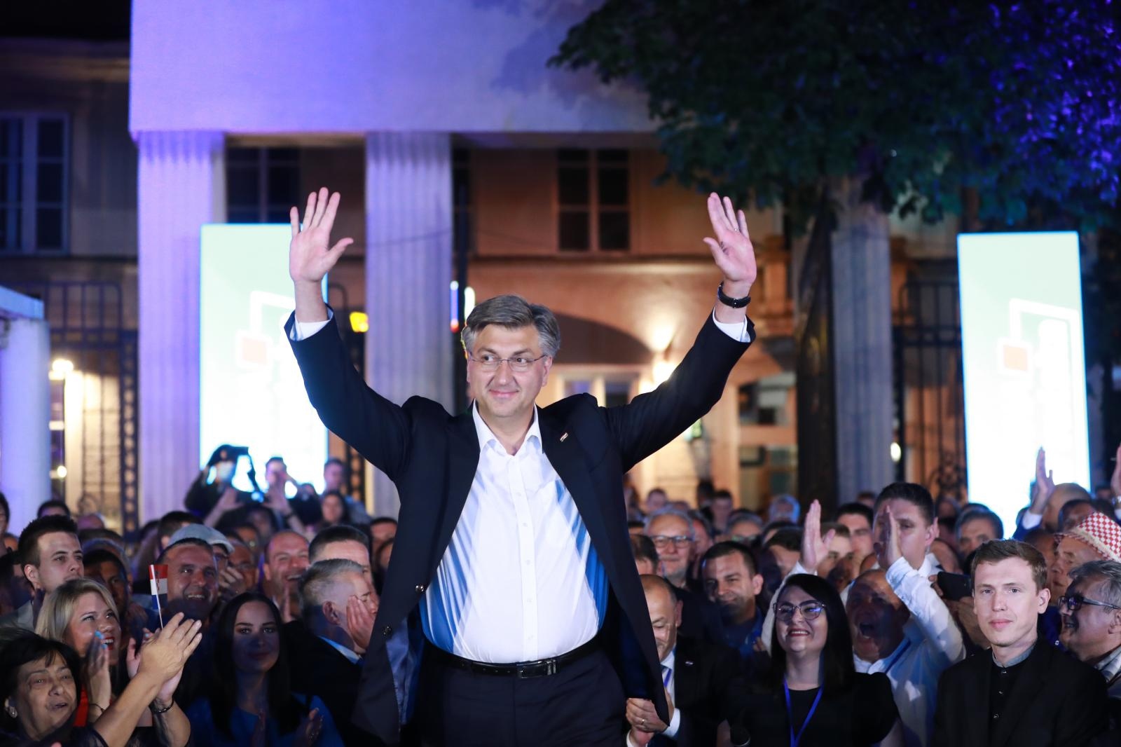 Zagreb: Doček izbornih rezultata u stožeru HDZ-a