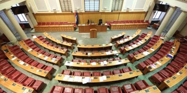 PXL_071118_22606605-696×464