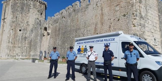 Strani policijski sluzbenici 2020