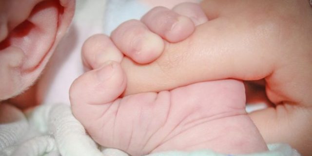 baby-428395_1280-768×511-1-696×382