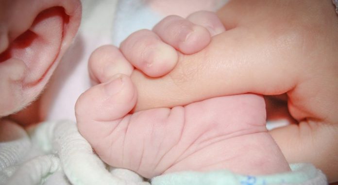 baby-428395_1280-768×511-1-696×382