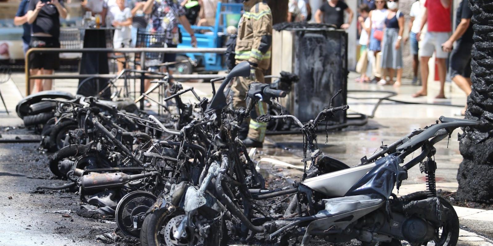 Split: Na Rivi se zapalilo desetak motocikala