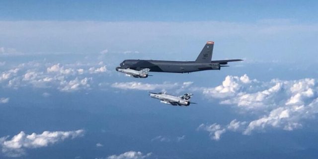 Američki B-52 u pratnji aviona HRZ-a preletio iznad Hrvatske