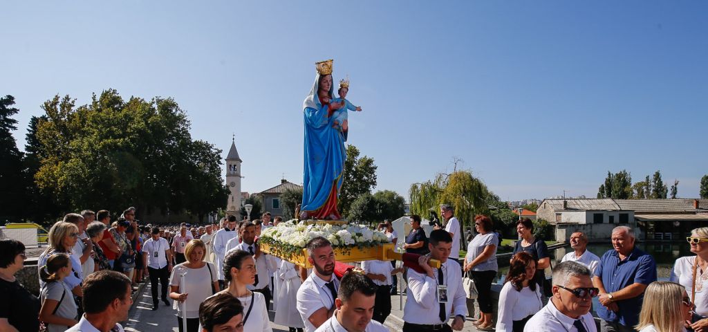 mala_gospa_solin27