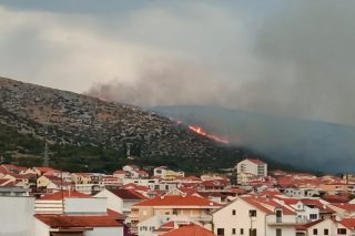 Zračne snage gasile požar kod Trogira