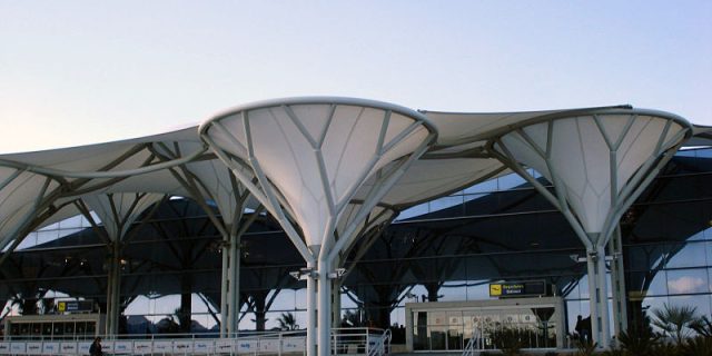 800px-Zračna_luka_Split
