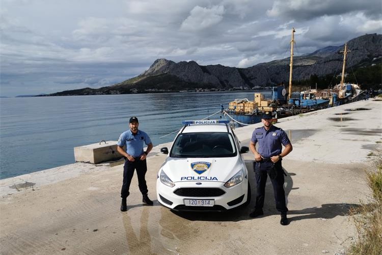 Omis policajci