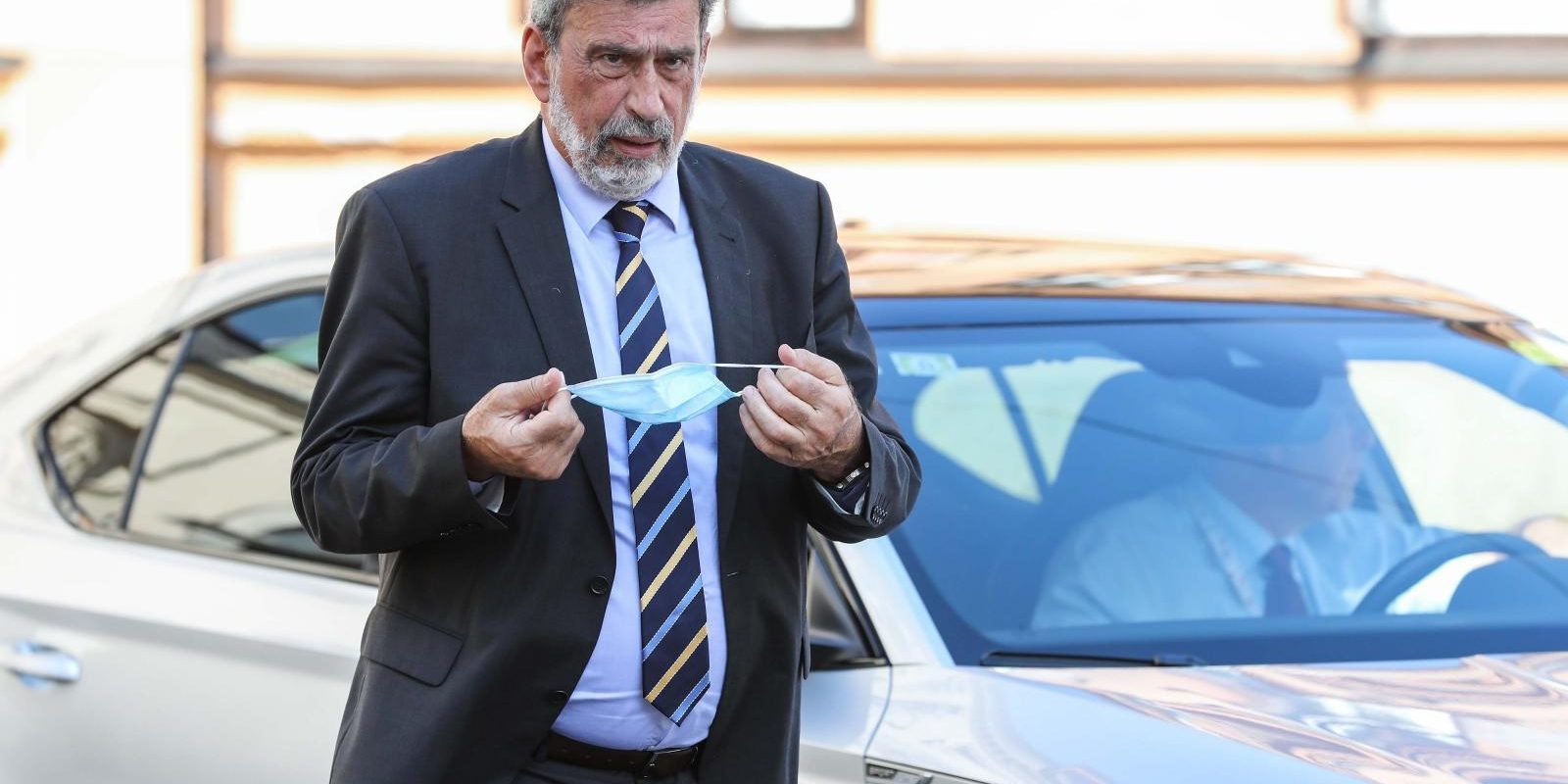 Zagreb: Ministar Radovan Fuchs dolazi na sjednicu Vlade