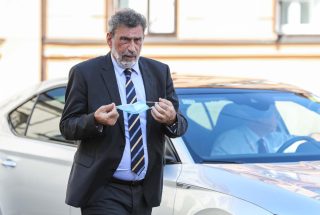 Zagreb: Ministar Radovan Fuchs dolazi na sjednicu Vlade