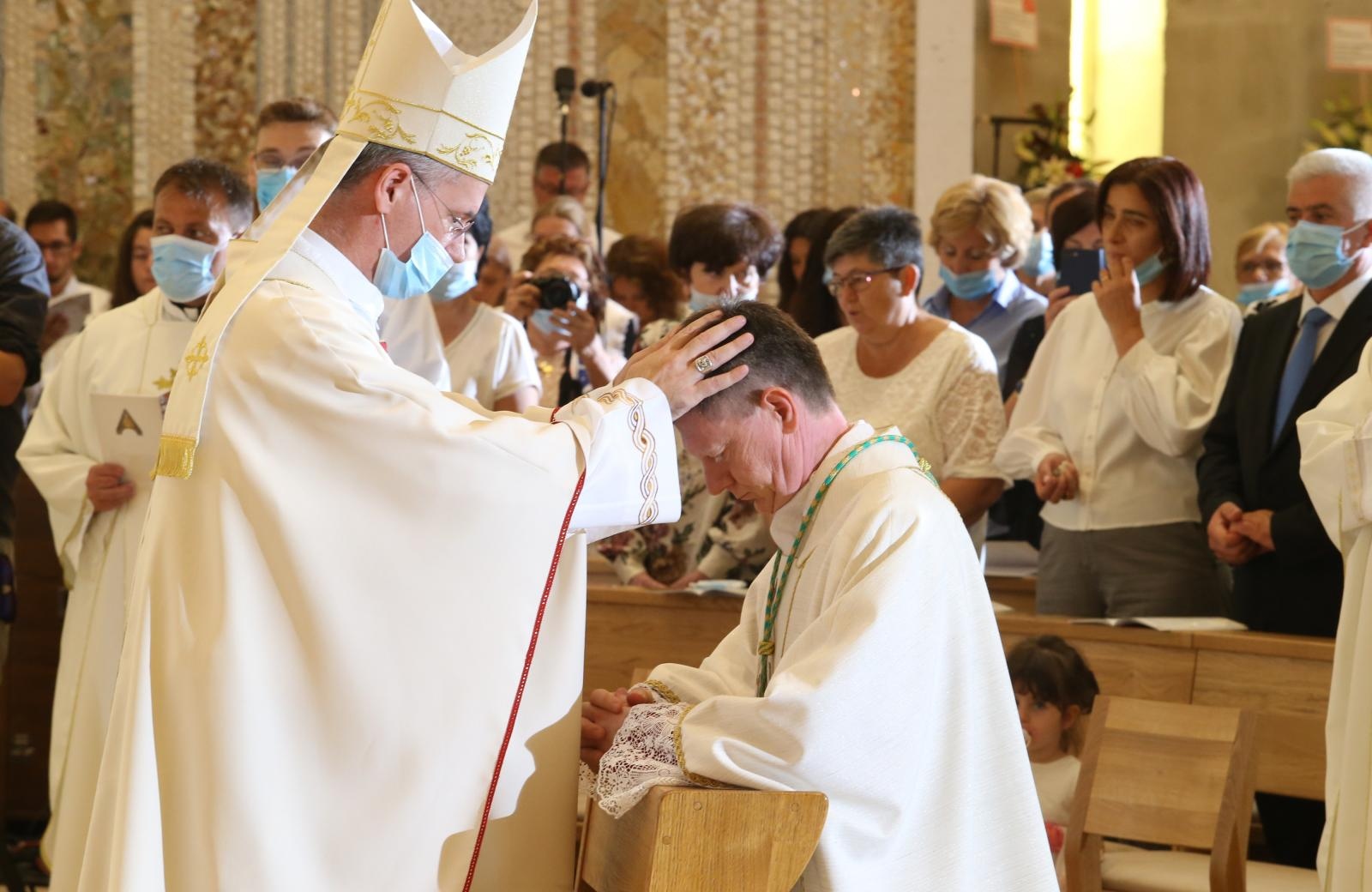 Solin: Mons. Ante Jozić zaređen za biskupa