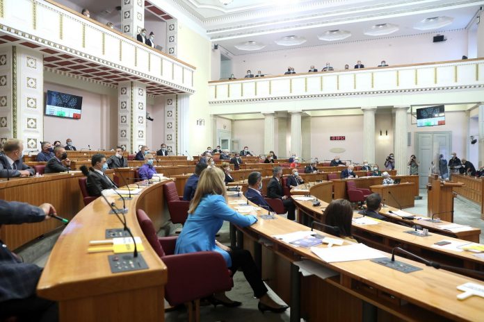 PXL_180920_30183605-696×464
