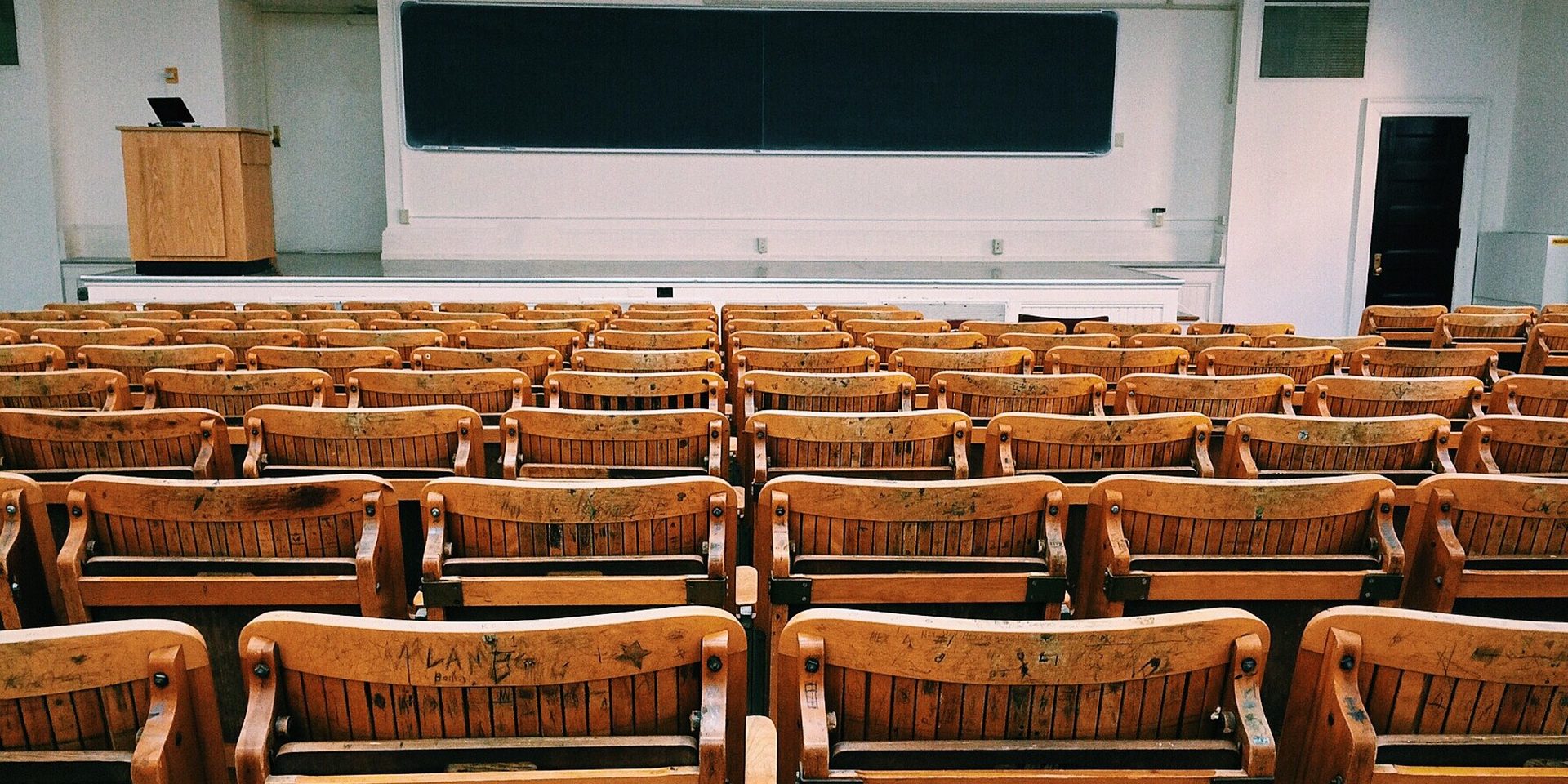 classroom-1699745_1920