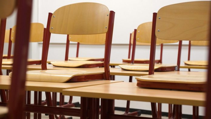 classroom-824120_1280-696×392