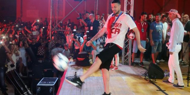 PXL_170718_21408797-696×458