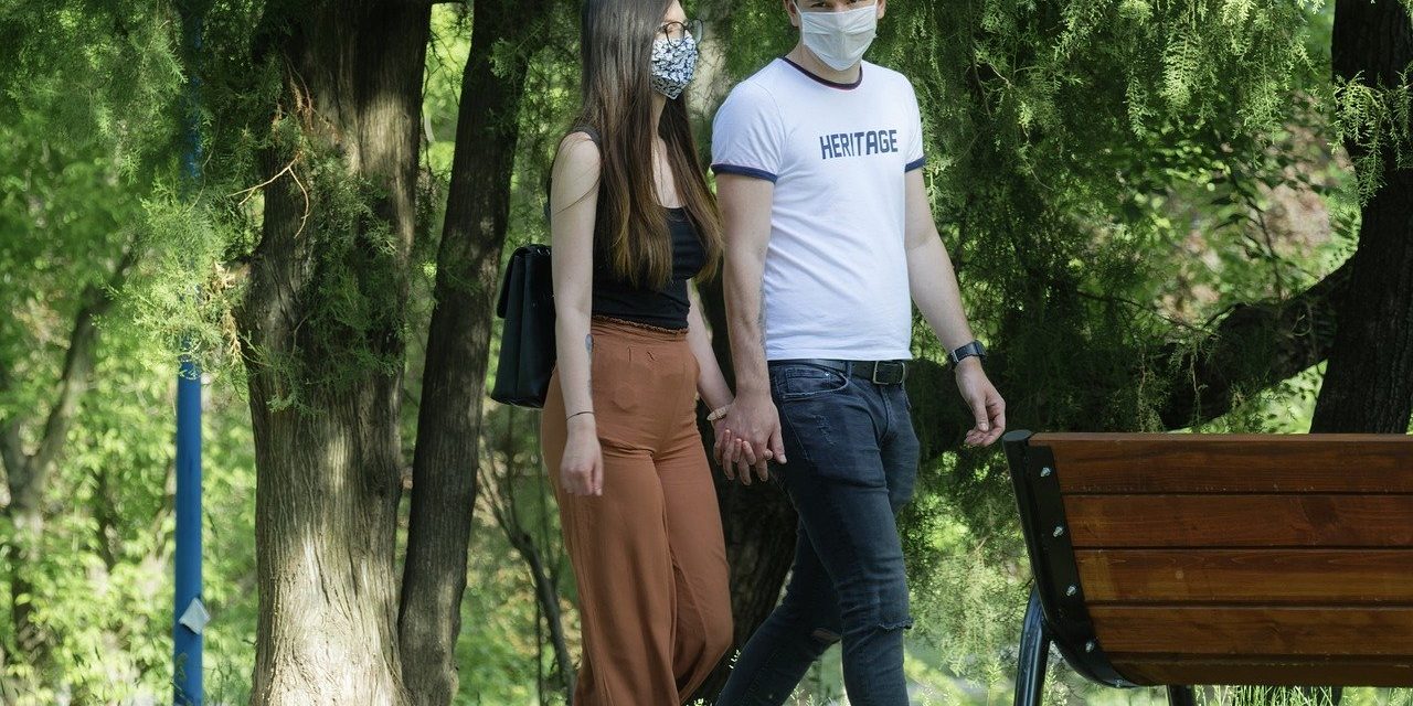 couple-5155010_1280