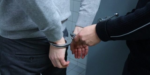 police-2122394_1280-768×512-2-696×464