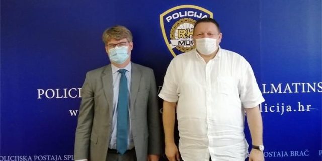 veleposlanik francuske