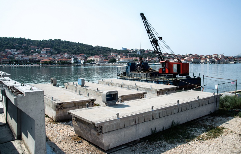 04-11_Lukobran