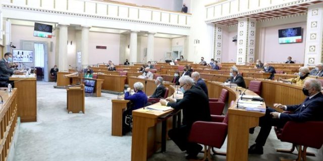 PXL_111120_30804490-696×464