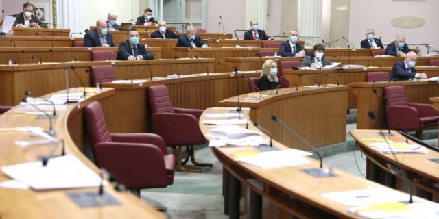 PXL_251120_30942346-696×464