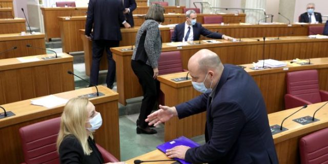 PXL_251120_30942783-696×464