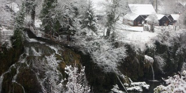 PXL_021220_31020788-696×464