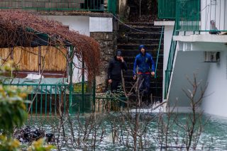 Evakuacija mještana i gradnja zečjih nasipa u poplavljenom selu Kokorići