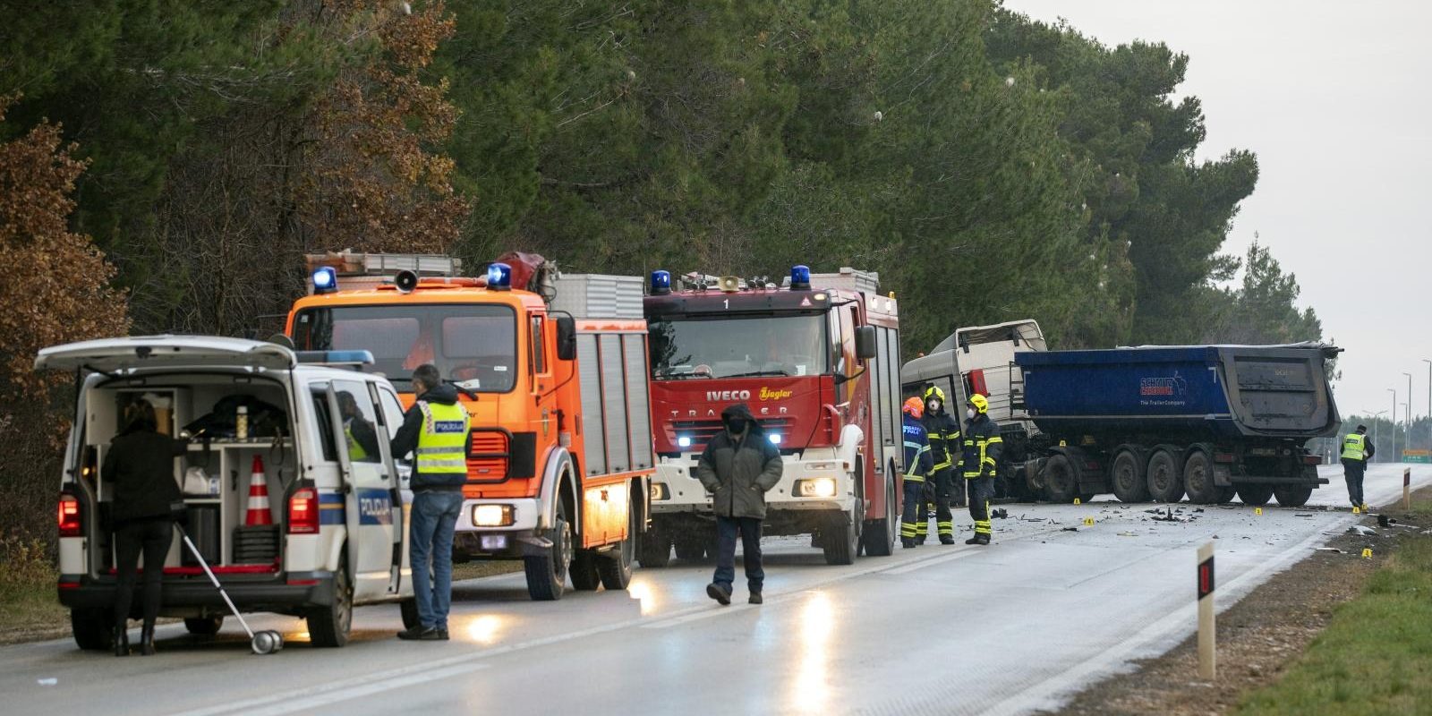 U sudaru kamiona i automobila nedaleko Pule jedna je osoba poginula