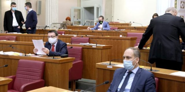 PXL_181220_31204333-696×464